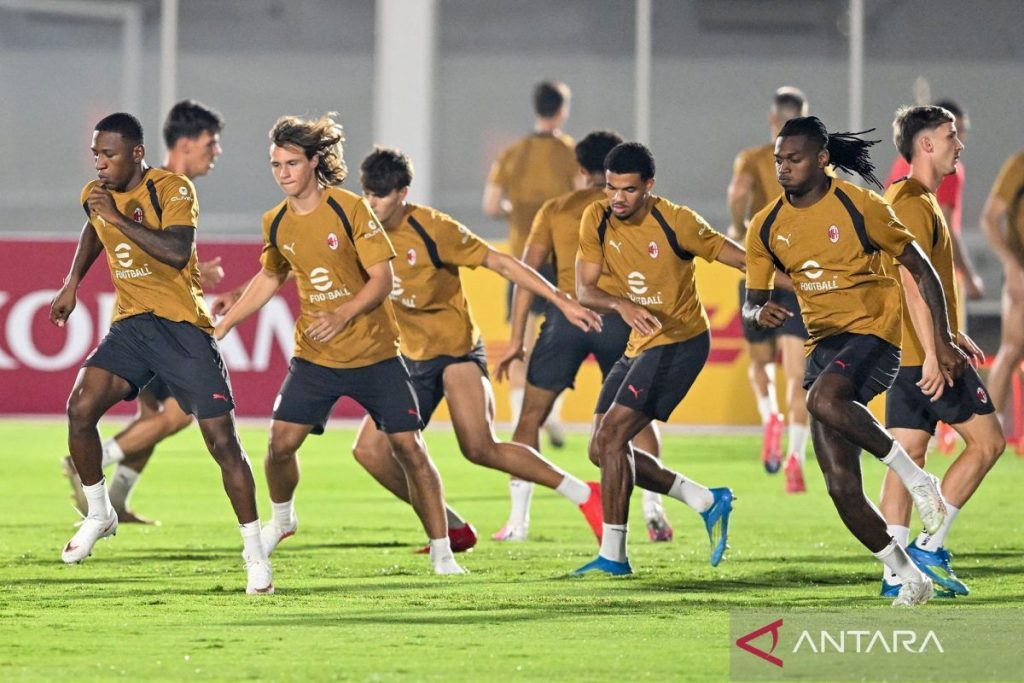 Latihan-AC-Milan-jelang-melawan-Chelsea-070826-fzn-4