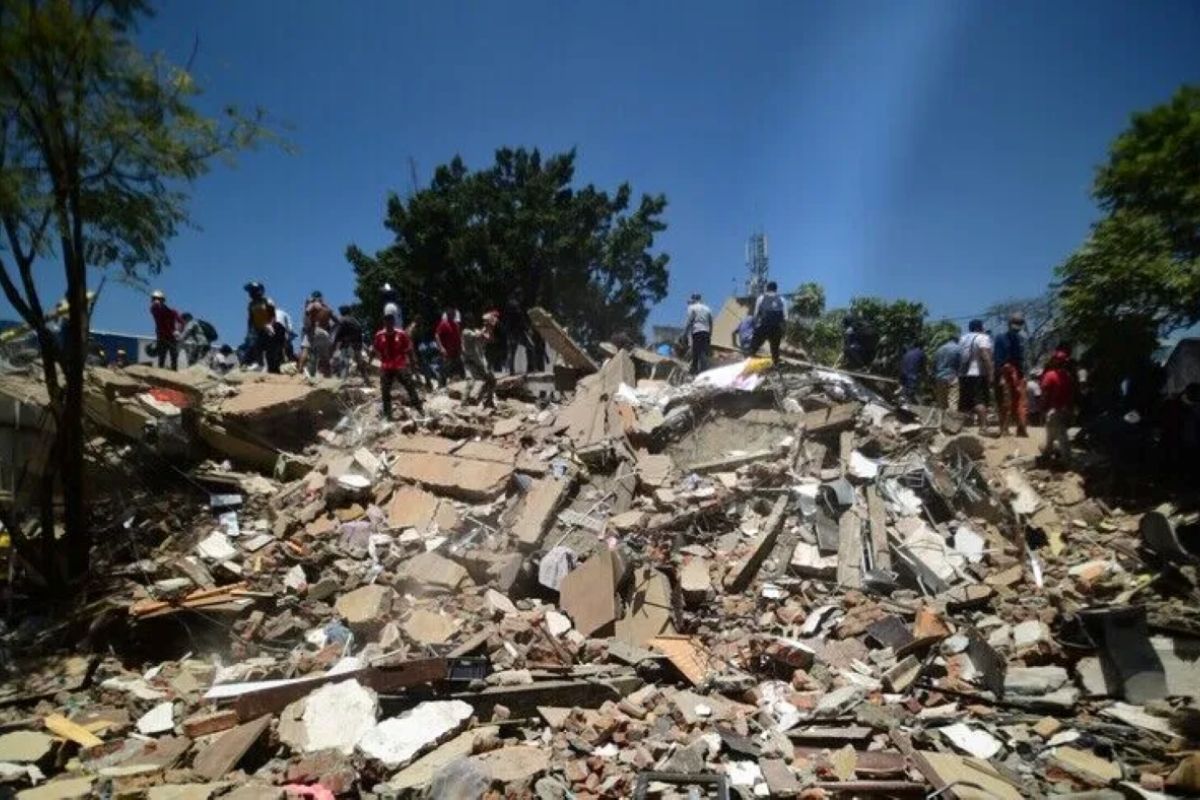 Reruntuhan-gedung-akibat-gempa-Kolombia