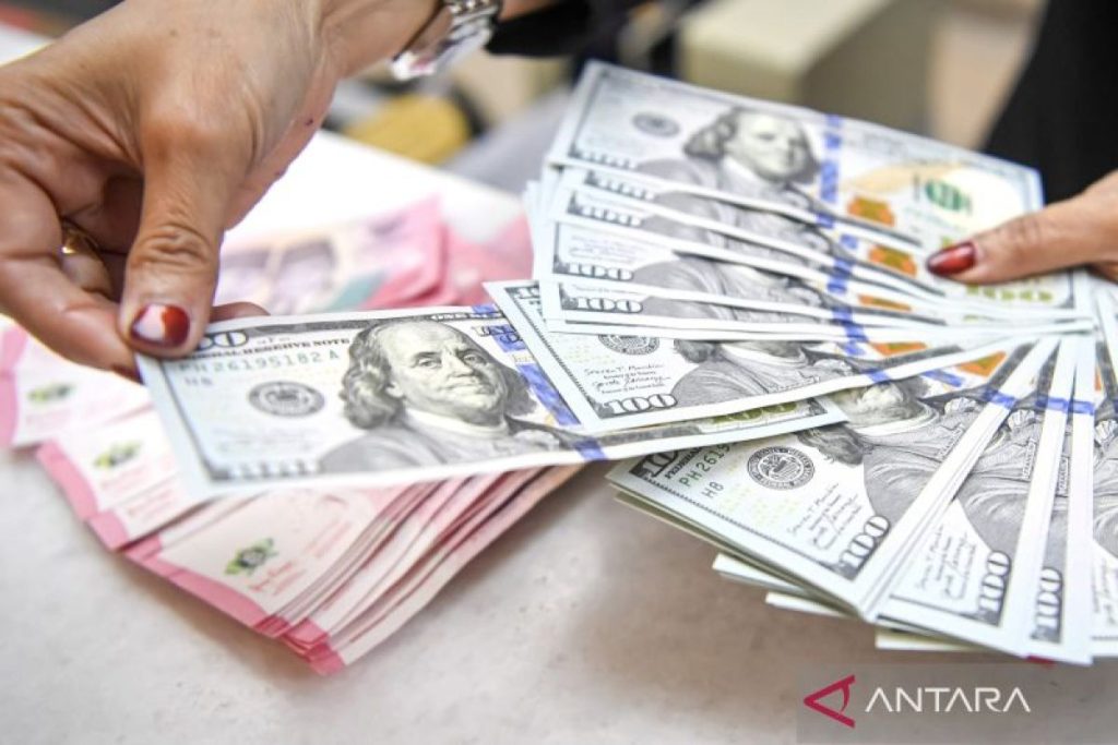 nilai-tukar-rupiah-melemah-44-poin-2821211