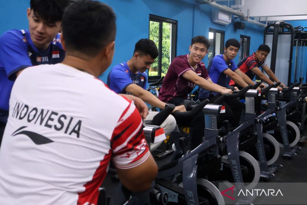 serah-terima-alat-gymnasium-dan-sport-science-di-pelatnas-pbsi-2716714