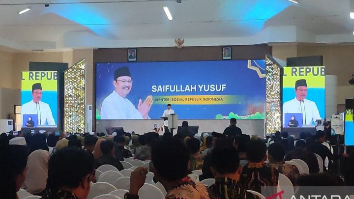 Key Strategy: Kunker ke Pamekasan, Mensos pantau Sekolah Rakyat & pelaksanaan bansos