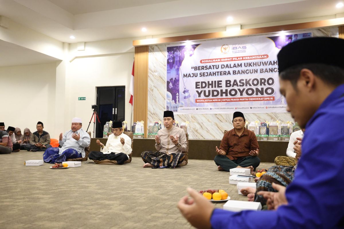 Pimpinan MPR ajak pesantren perkuat akhlak dan ilmu teknologi