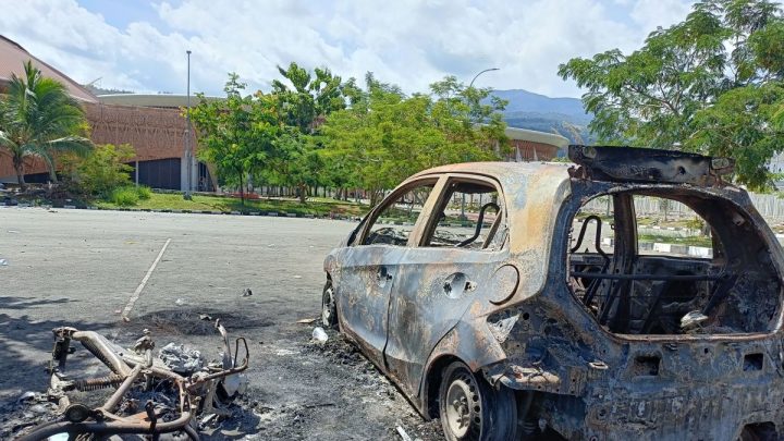 Polisi lakukan olah TKP di Stadion Lukas Enembe