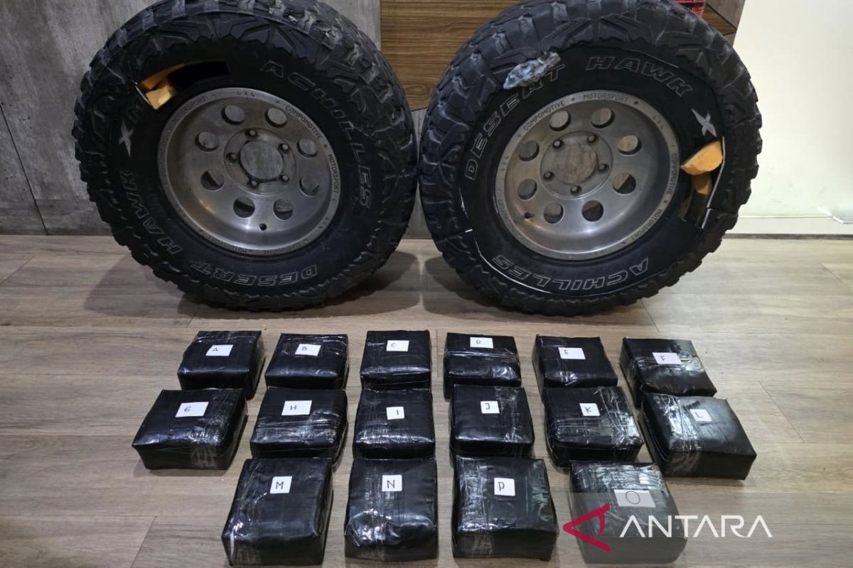 Polisi ungkap peredaran sabu yang disembunyikan dalam ban di Depok