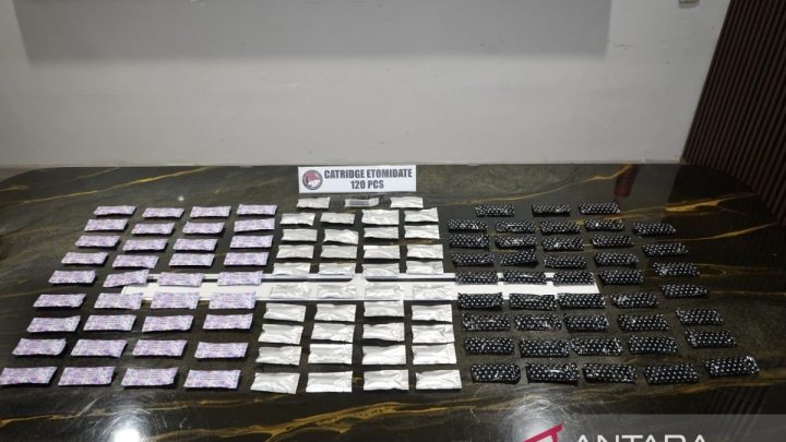 Polisi gagalkan peredaran ratusan cartridge vape etomidate di Jakbar