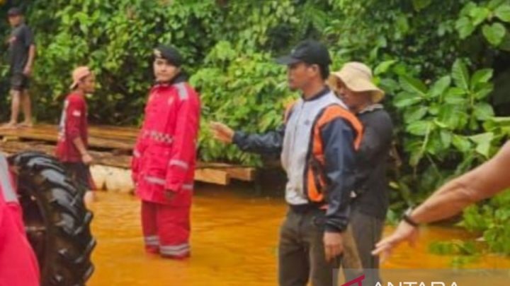 BNPB: Empat rakit dioperasikan percepat penanganan banjir Konawe Utara