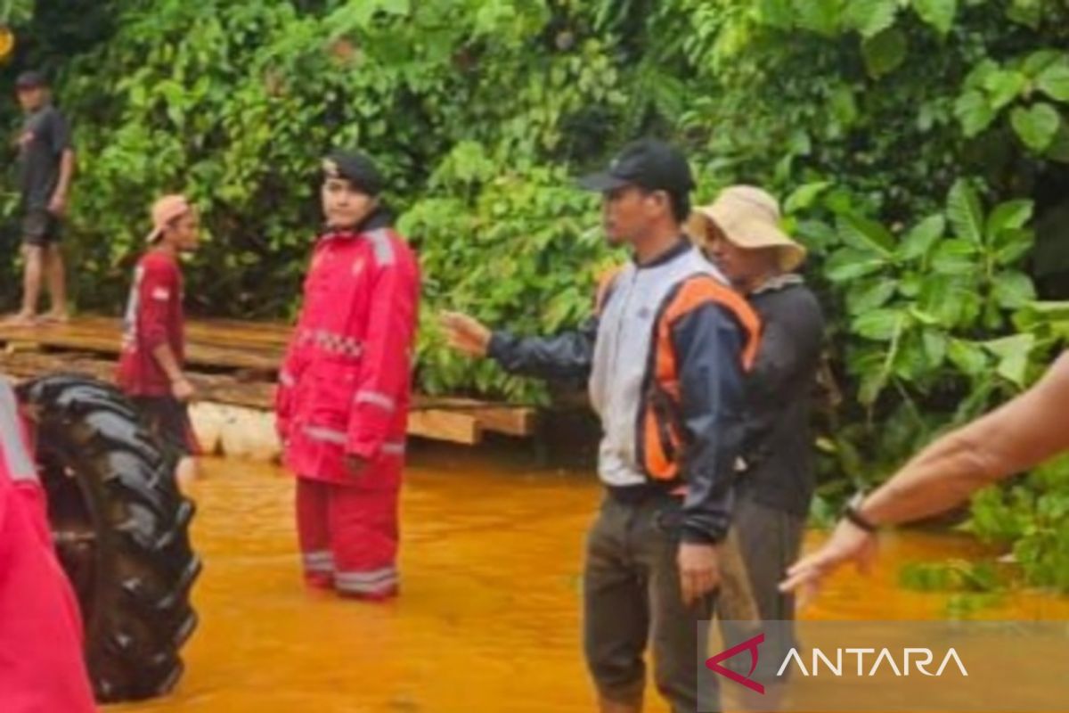 BNPB: Empat rakit dioperasikan percepat penanganan banjir Konawe Utara
