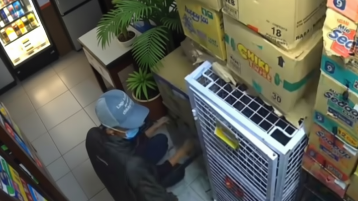 Dua perampok bersenjata gasak Rp20 juta dari minimarket di Duren Sawit