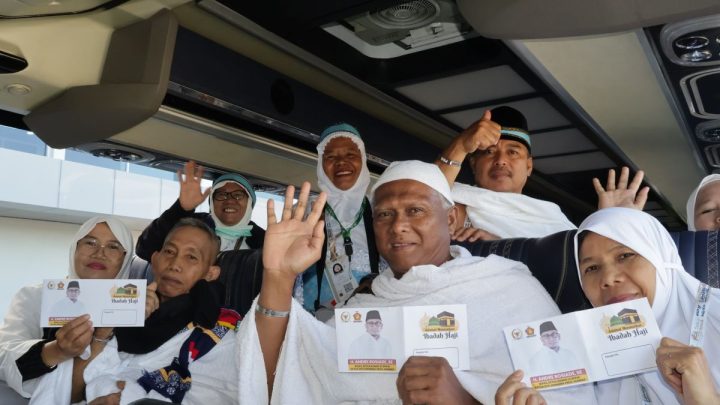 Legislator berikan 100 riyal pada calon haji Padang kloter terakhir