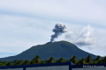 Solving Problems: Badan Geologi: Gunung Ibu erupsi dengan kolom abu setinggi 800 meter