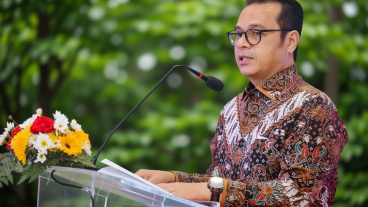 Solution For: Wamenkomdigi: Semangat kurban relevan jembatani kesenjangan digital