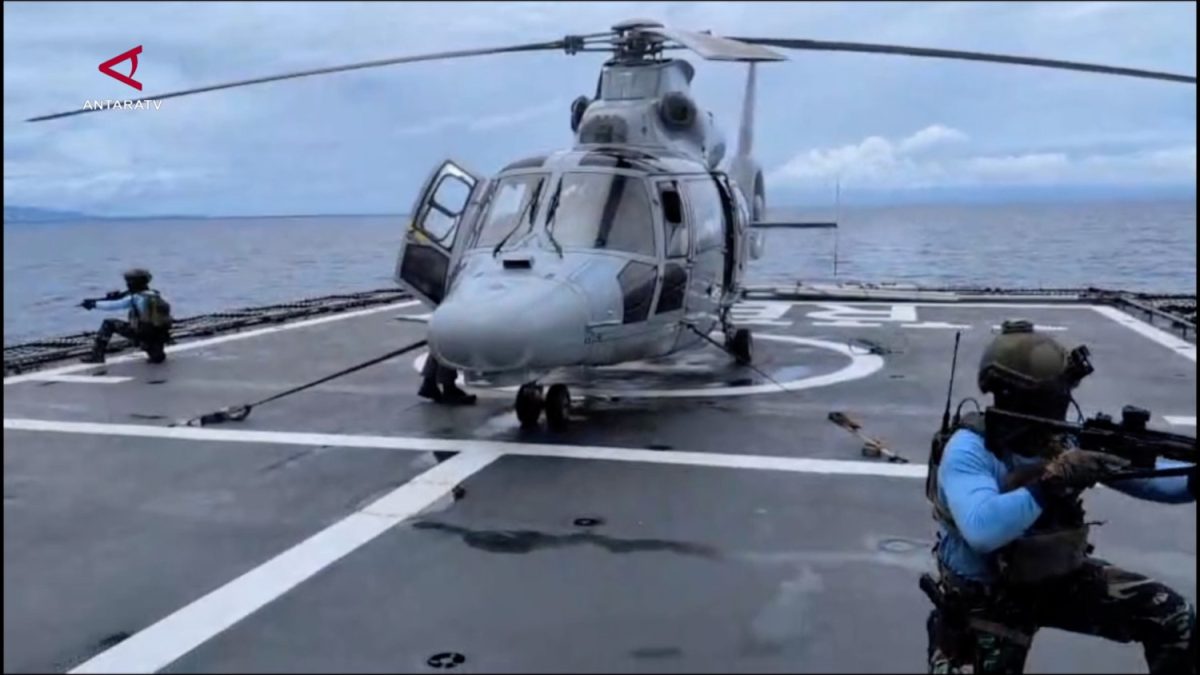 AB_TNI-SIAGAKAN-ALUTSISTA-UNTUK-DUKUNG-KEAMANAN-KTT-ASEAN-DI-FILIPINA