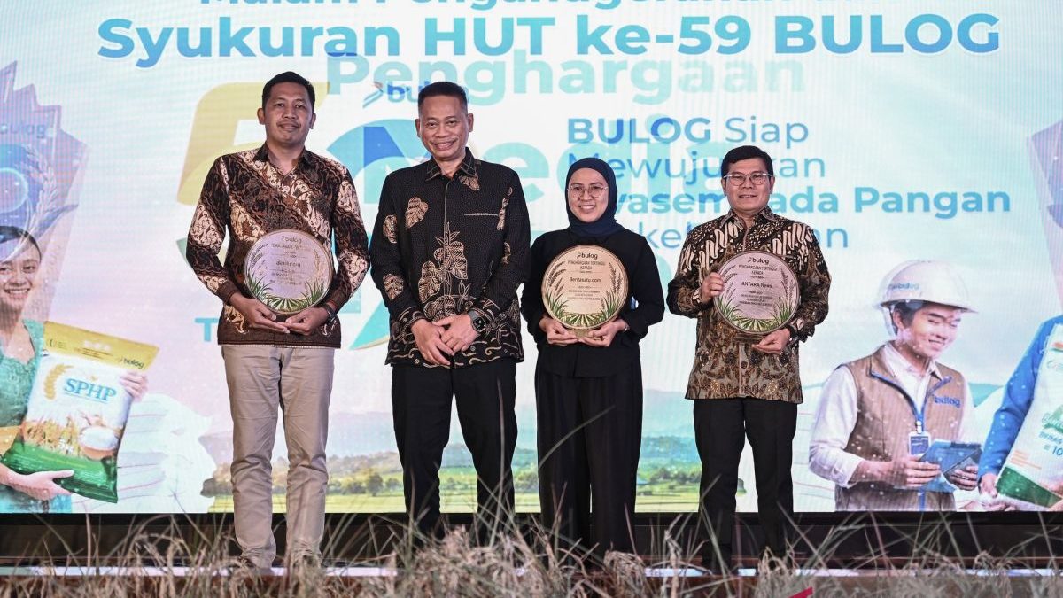 ANTARA-raih-penghargaan-dari-Perum-Bulog-110526-fzn-3A