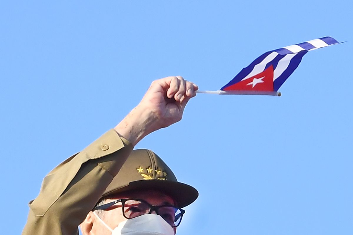 Trump sebut tak akan eskalasi terhadap Kuba usai AS dakwa Raul Castro