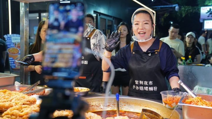 Potret Pasar Malam Zijing sebagai ikon ekonomi malam Kota Nanchang