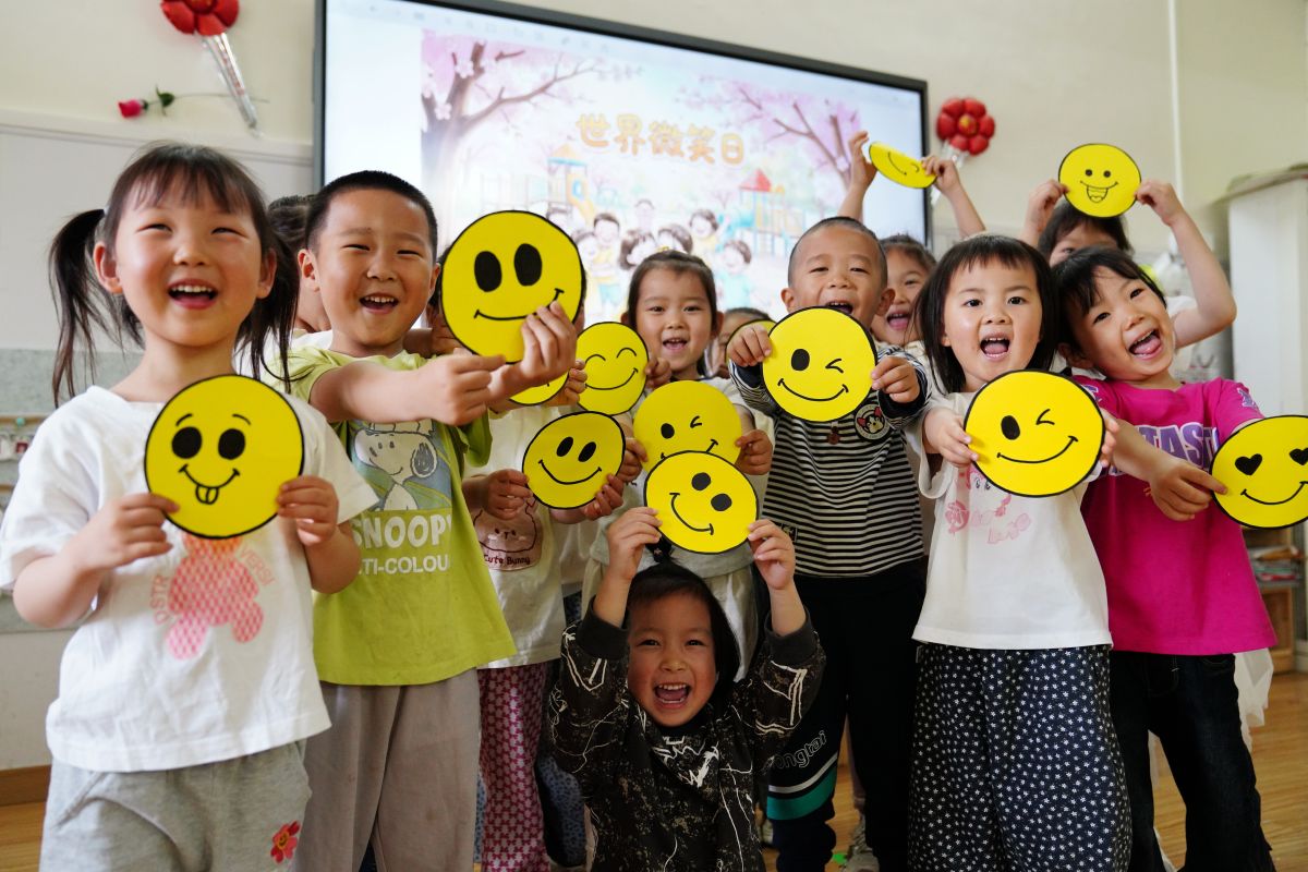 Menengok keceriaan anak-anak merayakan Hari Senyum Sedunia di China