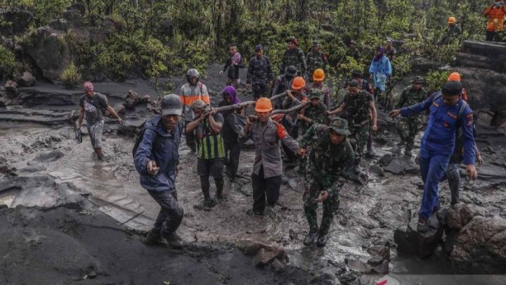 Historic Moment: Gunung Dukono bukan tempat menantang maut