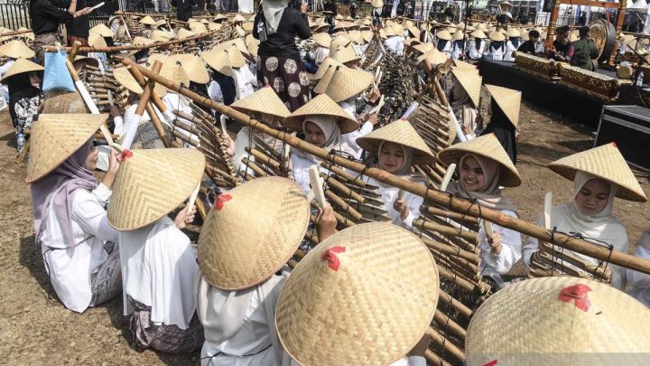 Sebanyak 500 mahasiswa terlibat pada Festival Calung Renteng untuk menjaga kebudayaan lokal