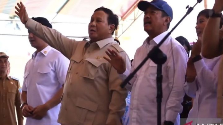 Historic Moment: Presiden bernyanyi bersama masyarakat di Pulau Miangas