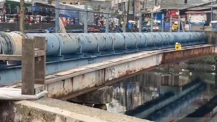 Bocah kelas 5 SD tewas usai tenggelam di Kali Pesing Jakbar