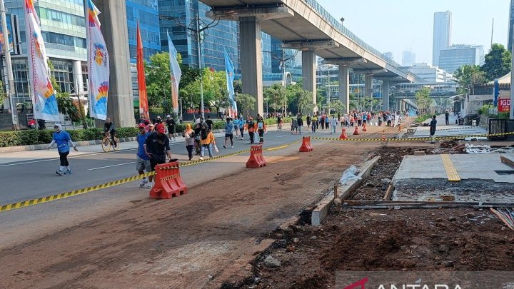 Warga antusias aktivitas pada hari pertama CFD di kawasan Rasuna Said