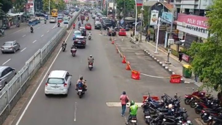 Pemkot Jaktim rutin tertibkan parkir liar di Jalan Matraman Raya
