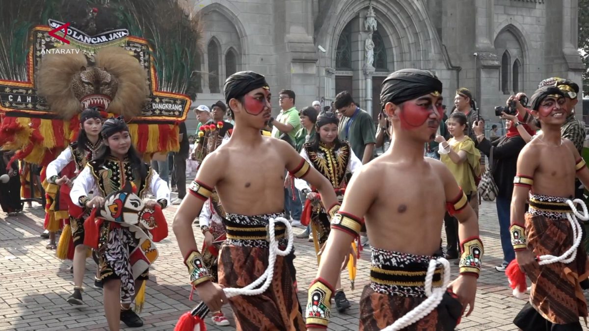JALAN-SANTAI-LINTAS-IMAN-WARNAI-PERAYAAN-219-TAHUN-KEUSKUPAN-JAKARTA