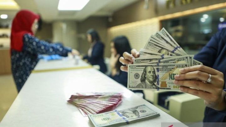 Main Agenda: Rupiah melemah seiring penolakan Iran terhadap proposal damai AS