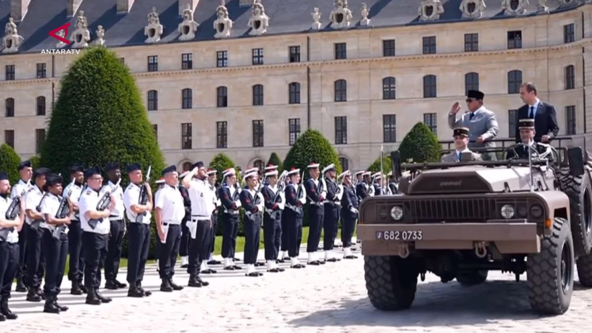 SANS_PRESIDEN-PRABOWO-DISAMBUT-UPACARA-KENEGARAAN-DI-ISTANA-ELYSEE-PARIS