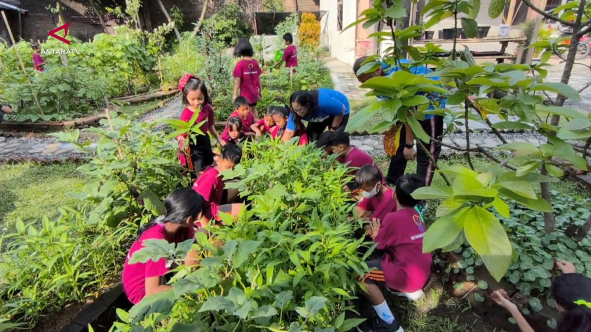SANS_SISWA-SD-DI-SOLO-BELAJAR-PROSES-PANGAN-LEWAT-KEBUN-SIRKULAR