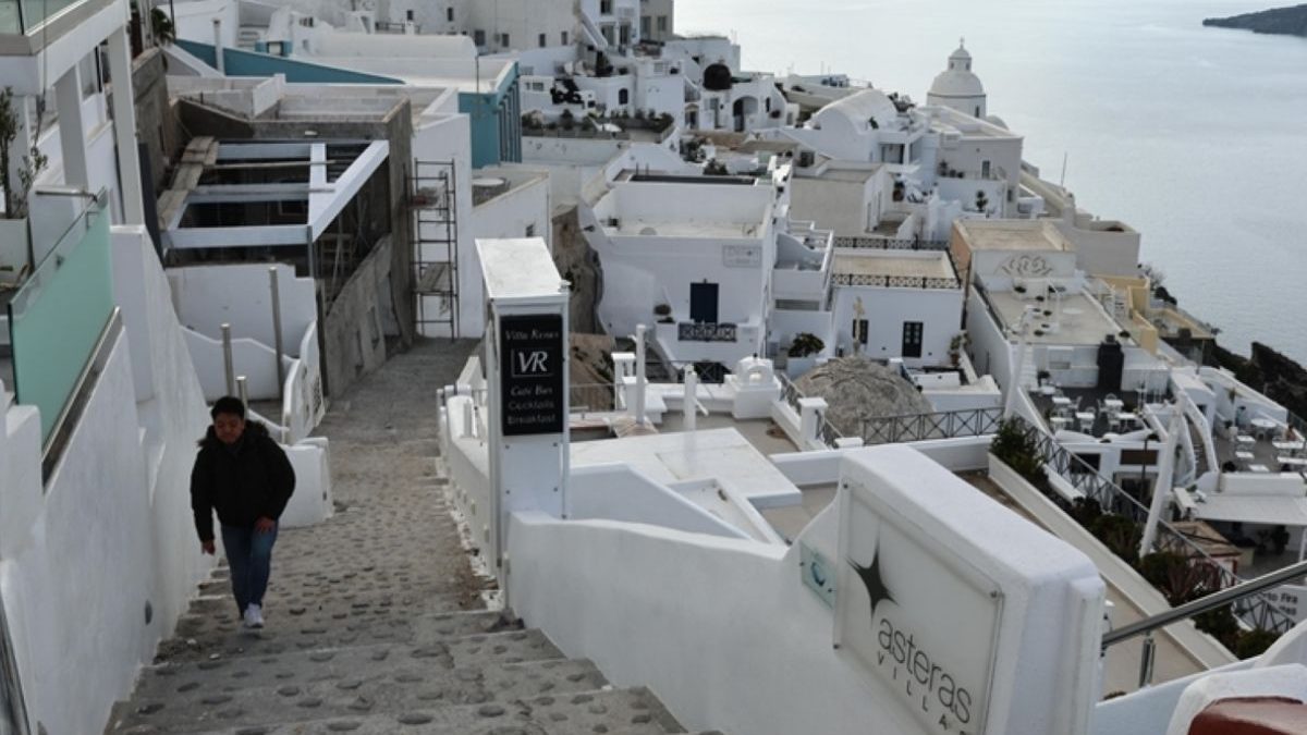 Santorini-wisata-Yunani-gempa