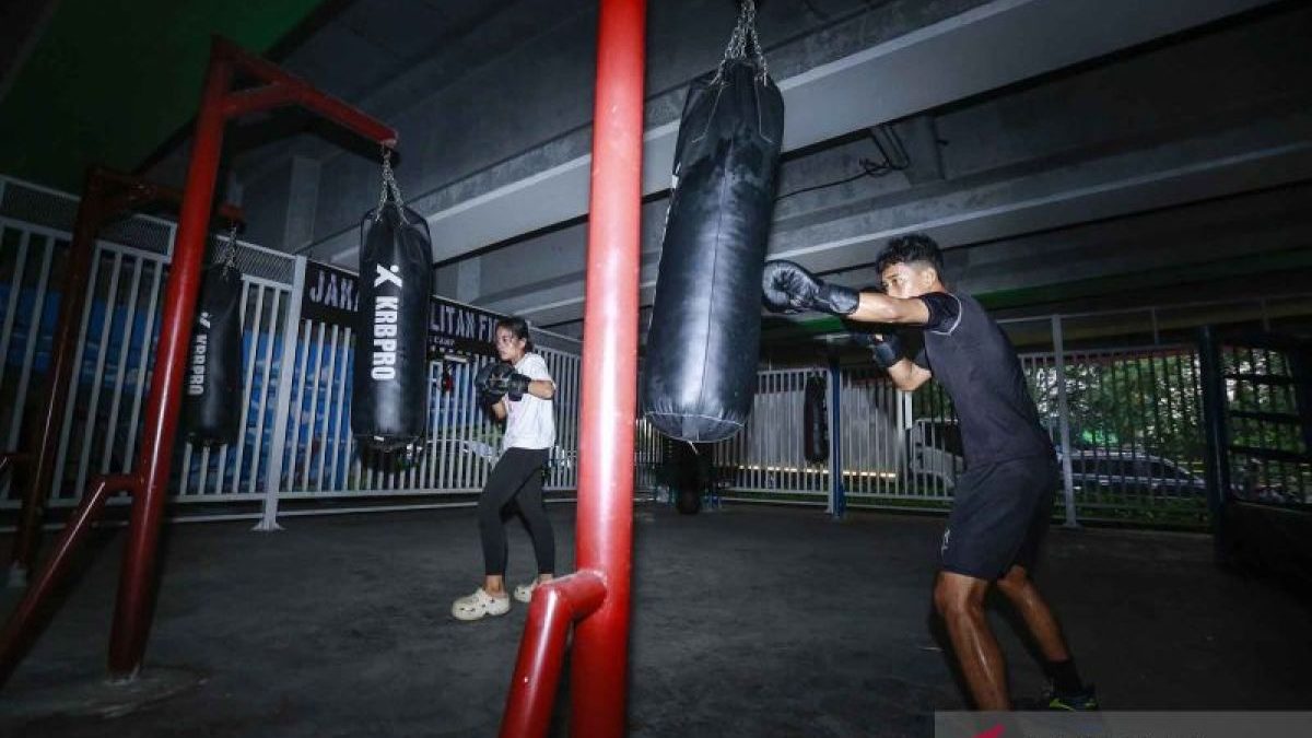 Sasana-tinju-di-kolong-jalan-layang-Pasar-Rebo-080526-Ada-5