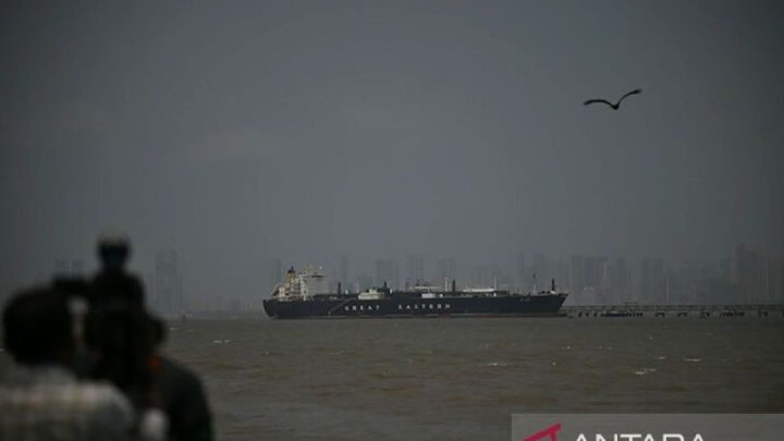 New Policy: Lima pelaut hilang, 10 terluka seusai kapal sipil Iran diserang AS