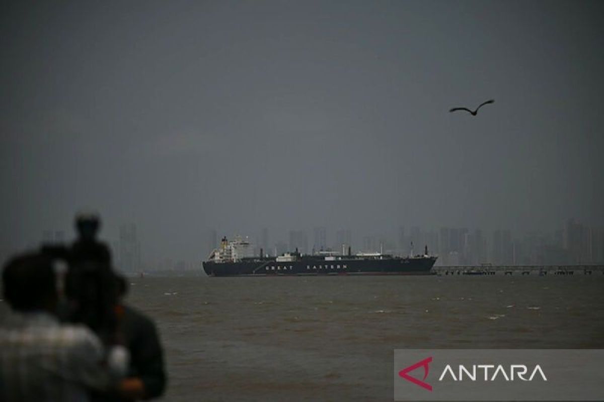 Lima pelaut hilang, 10 terluka seusai kapal sipil Iran diserang AS