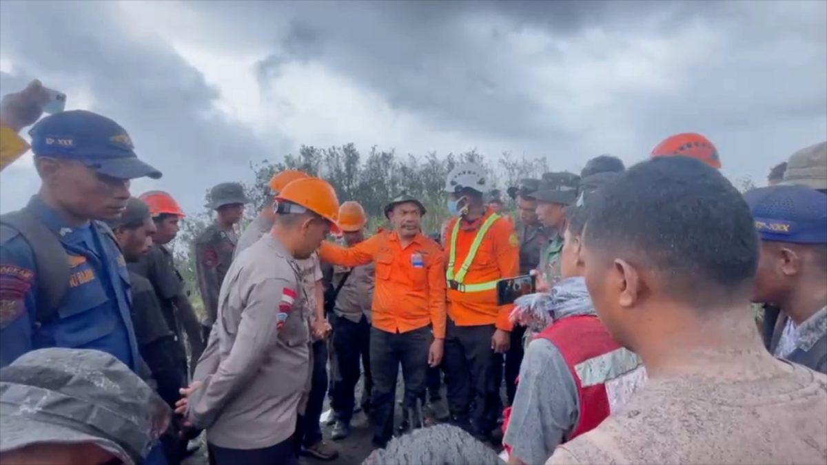 TIM-SAR-GABUNGAN-TEMUKAN-JASAD-DUA-WNA-KORBAN-ERUPSI-DUKONO