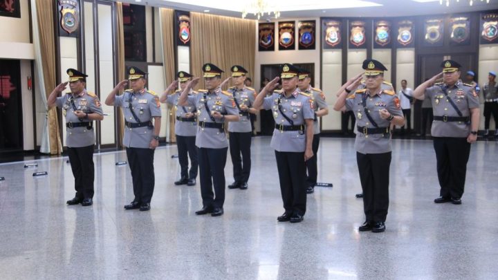 Solving Problems: Kapolri lantik Kalemdiklat hingga lima Kapolda