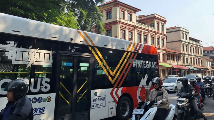 New Policy: Transjakarta kembali beroperasi usai jalan Lenteng Agung dibuka