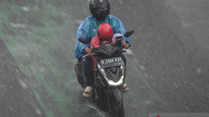 BMKG prakirakan hujan guyur sebagian besar wilayah RI pada Senin