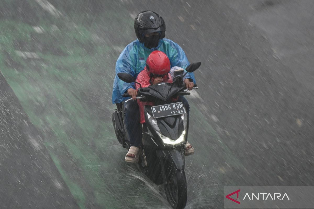 BMKG prakirakan hujan guyur sebagian besar wilayah RI pada Senin