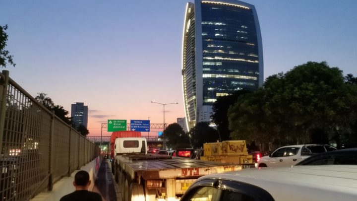 Kemacetan truk trailer mengular dari Tj Priok hingga Cakung-Cilincing