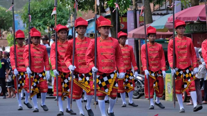 Kirab adat budaya Nusantara pada Borobudur Peace and Prosperity Festival