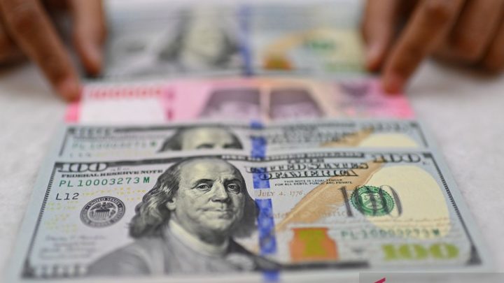 Special Plan: Rupiah melemah tipis seiring harga minyak masih tinggi