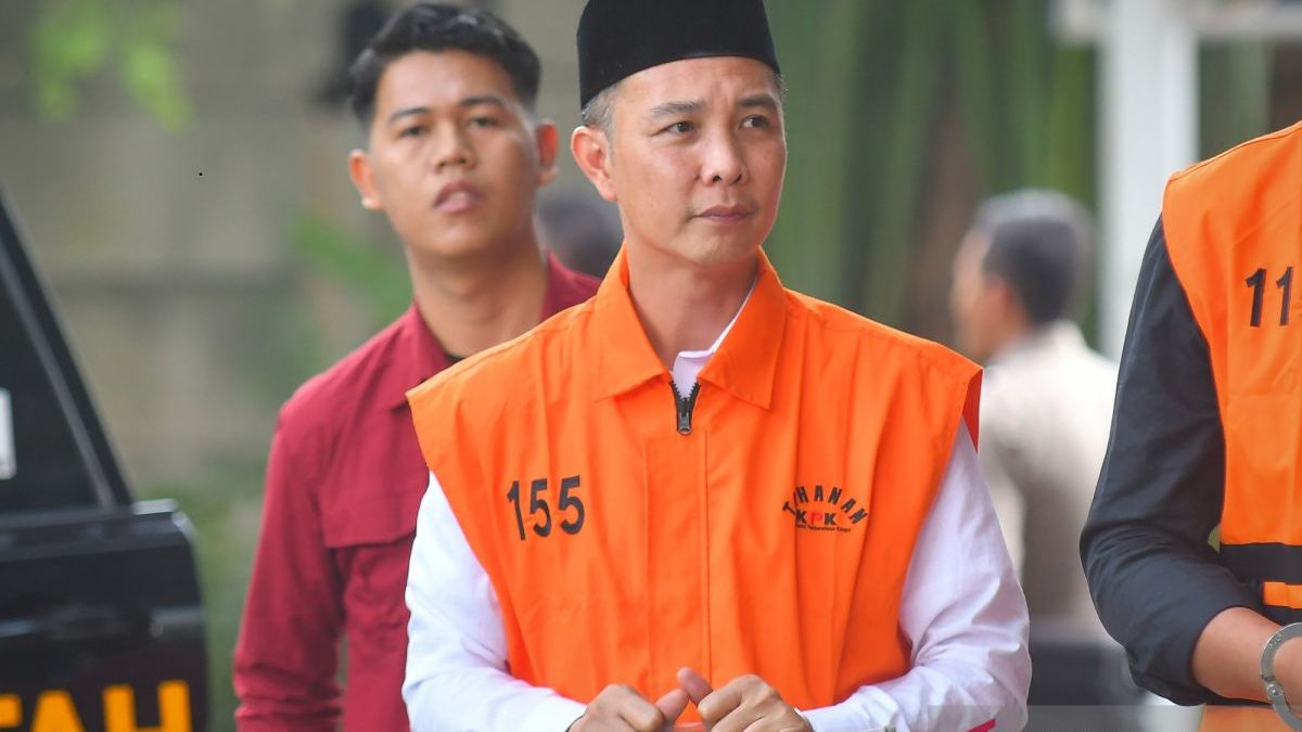 pemeriksaan-bupati-nonaktif-rejang-lebong-2781136