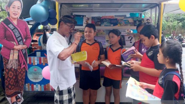 New Policy: Menjaga buku dan nyala literasi di tengah kebisingan informasi