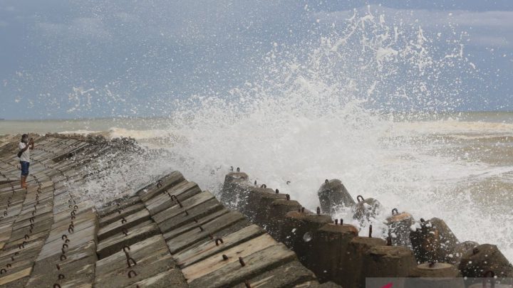 BMKG: Waspada gelombang tinggi 4 meter di perairan Sumut hingga 28 Mei