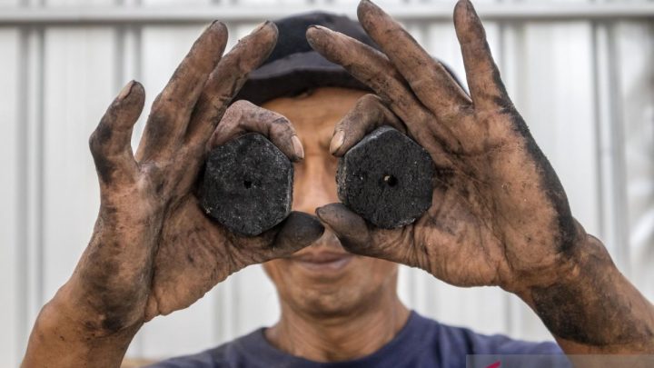 Latest Program: Pemkab Cianjur dapat bantuan alat pengolah sampah jadi briket