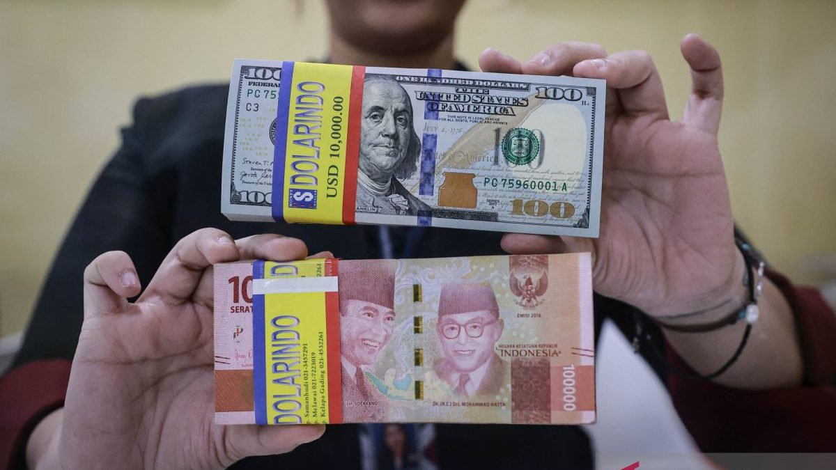 rupiah-dibuka-melemah-terhadap-dolar-as-2623313