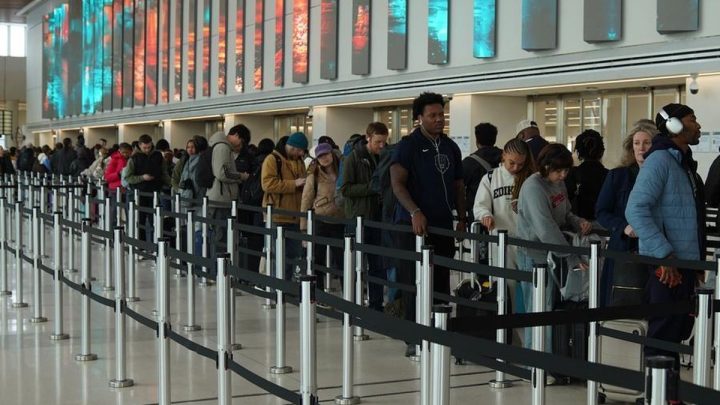 Key Issue: Otoritas New York larang staf Bea Cukai gunakan masker