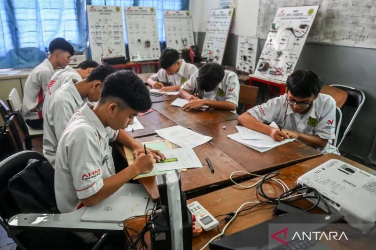 Jakarta menggratiskan sekolah swasta
