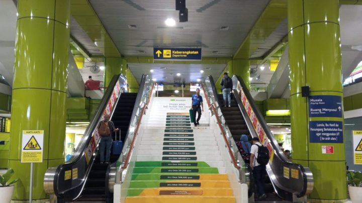 Penumpang KA keberangkatan Gambir bisa naik dari Jatinegara